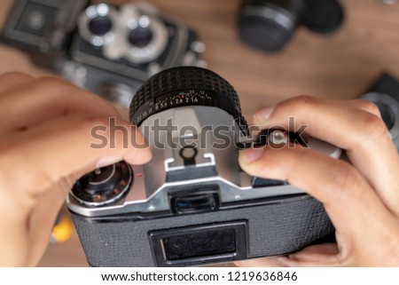 Manipulating photographic camera