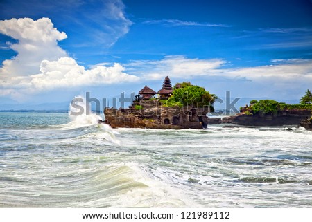 The Tanah Lot Temple, the most important indu temple of Bali, Indonesia.