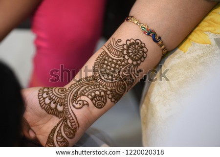 Hand decoration with "Mehandi" on the occasion of Indian festival 