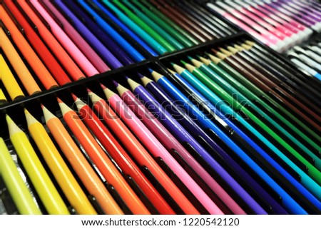 Color pencils pattern sort in box set colorful background.
