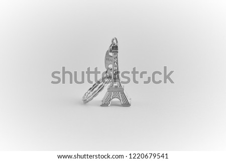                        Silver color Eiffel tower souvenir keychain.        