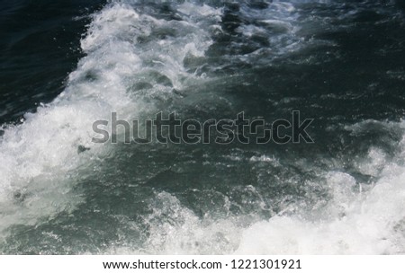 A photograph of splashing ripples in the sea between Victoria Point and Coochiemudlo Island Jetty.