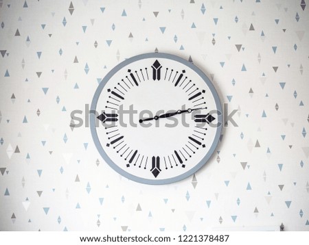 8 o'clock on classic clock