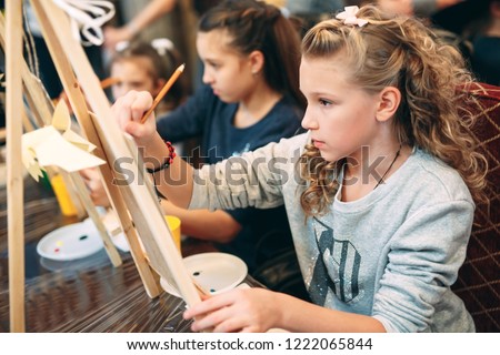 group lesson in drawing. Children learn to draw in the classroom.