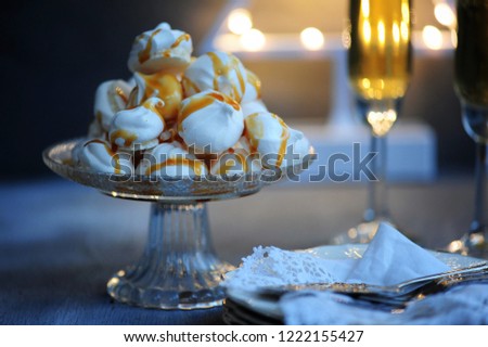  Holiday, Christmas tartlets with meringue and decorated with caramel