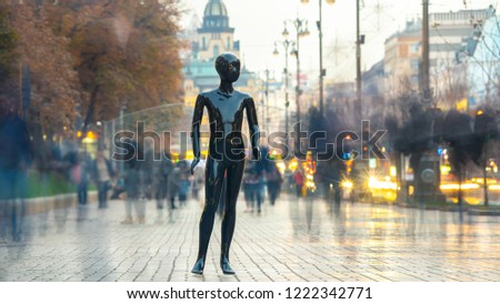 The black dummy standing on the crowd street