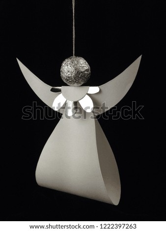 Белый рождественский ангел  с серебрянными украшениями для декора
