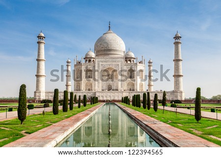 Taj Mahal, India Royalty-Free Stock Photo #122394565