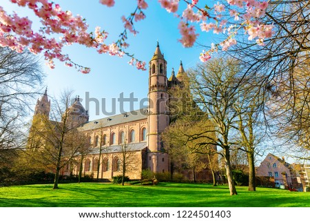 picture of the historical Worms Cathedral in Worms, Germany
