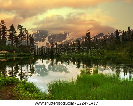 Picture Lake and Mount Shuksan,Washington