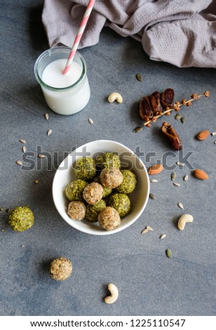 Homemade snacks and desserts / Bliss Balls Snack Box / Delicious and healthy full of fibre, vitamins and minerals enriched and incorporating nuts and seeds in your diet