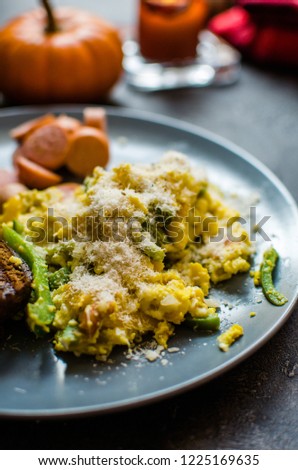 crambled eggs with toast on dark plate. Overhead view.
egg

