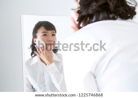 A mirror and business woman
