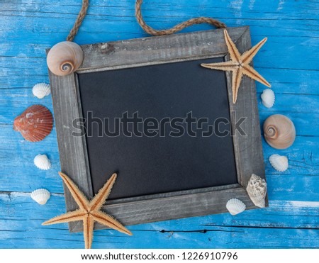 Maritime Decoration on blue an natural brown wood