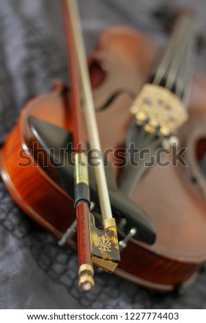 Classic violin and its bow 
