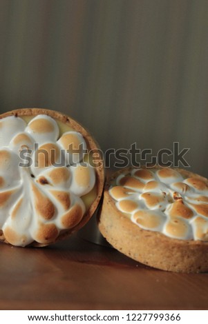 delicious lemon tartlets with Italian meringue topping