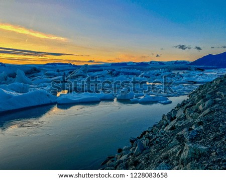 picture of Icelandic landscape