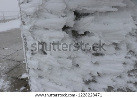 weathered snow formation on side of box with feathered effect 
