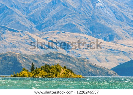 Beautiful landscape of Lake Wanaka,  the gateway to the Southern Alps' Mount Aspiring National Park, a wilderness of glaciers, beech forests and alpine lakes, Treble Cone and ski resorts. New Zealand.