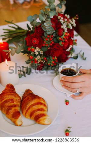 Morning table with white napkin coffee croissants red roses bouquet romanti surprise 