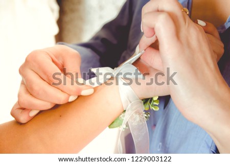 the bride wear gloves