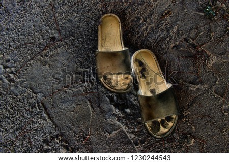 The old sandals were removed on the sand
