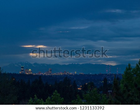 Seattle skyline view on cloudy day.