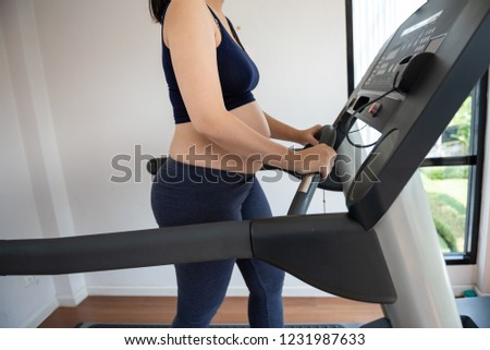 Pregnant woman at the gym