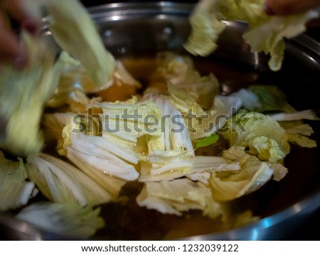 Fresh vegetable with Sliced ​​pork in hot pot