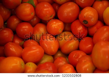 Tomatoes garlic shallots beans peanuts market produce background wallpaper