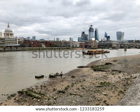 Low Tide on the Thames