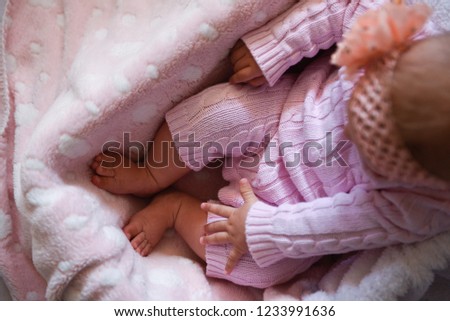 Close-up picture of baby girlâ€™s legs and hands