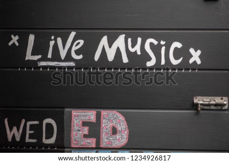 Live Music sign on door of pub
