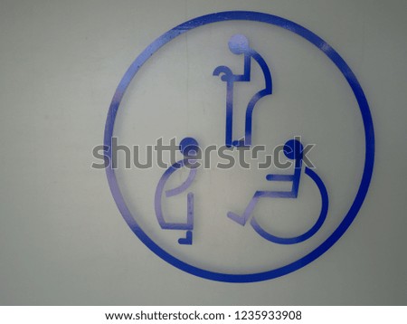 sign or symbol that tells toilet.