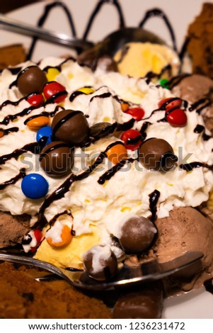 A high calorie unhealthy dessert for sharing at a popular English restaurant, obesity, diabetes