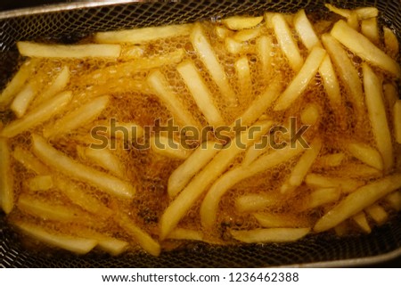 French fries, French fries in the frying pan.