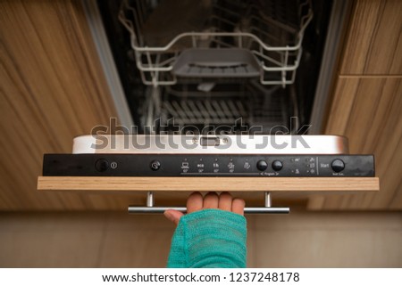 Picture of oven and human hand