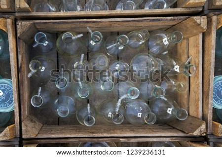 Empty bottles in the vintage wooden crate - Stock image