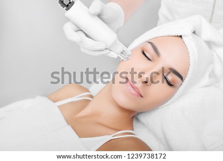 woman receiving no-needle high frequency mesotherapy at beauty salon. non-invasive procedure for skin rejuvenation Royalty-Free Stock Photo #1239738172