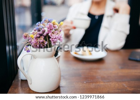 Woman with coffee in the hands of a restaurant.