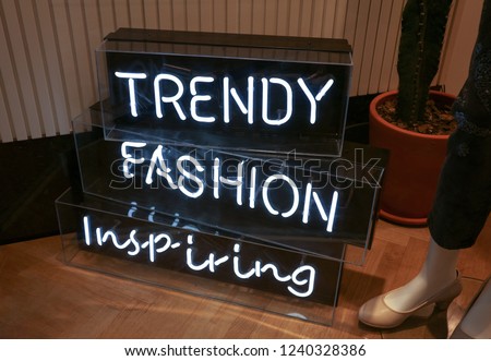 Trendy Fashion Inspiring Neon Sign Light                            