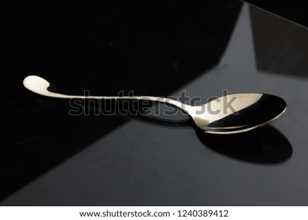  a spoon black and whlite