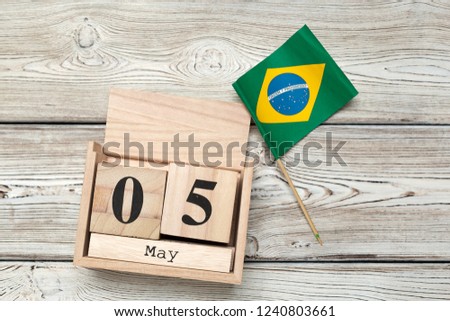 wooden cube shape calendar for MAY 5 on wooden background