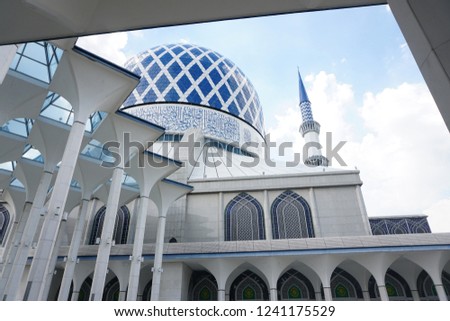 Sultan Salahuddin Abdul Aziz Mosque In Shah Alam Royalty Free Stock Photo 152410634 Avopix Com