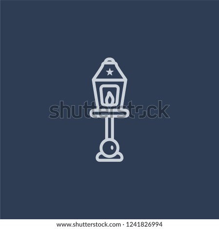 christmas Street light icon. christmas Street light linear design concept from Christmas collection. Simple element vector illustration on dark blue background.