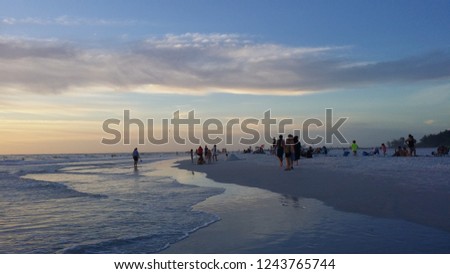Sunset on the beach and beautiful cloudscape over the sea, Cielo sobre el mar