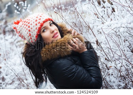 Young woman in the winter park