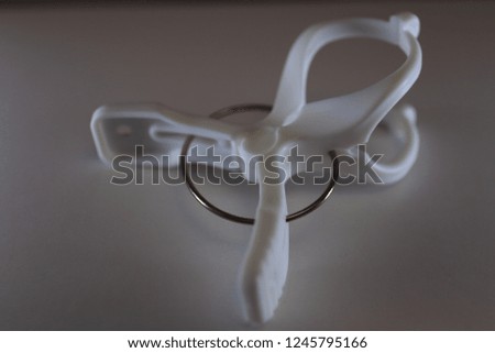 A picture of a white clothespin
