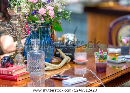 The background of the decorations in the shop (coffee, restaurant, bakery). Other vases of ornamental flowers placed on the table for aesthetics.