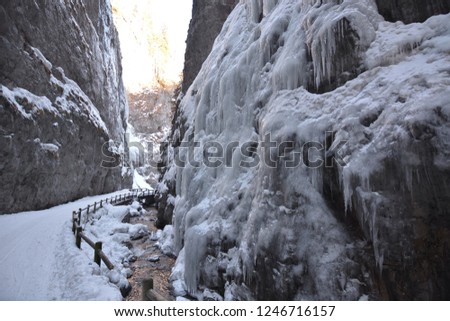 beautiful icefalls in a very narrow canyon